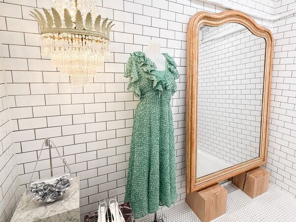 ハローキティコラボの限定アイテムやカフェも併設　SNIDELの路面店が青山にオープン