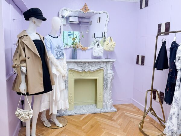 ハローキティコラボの限定アイテムやカフェも併設　SNIDELの路面店が青山にオープン