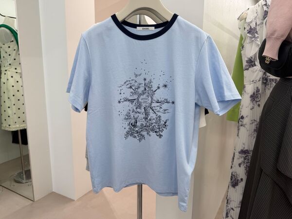 ハローキティコラボの限定アイテムやカフェも併設　SNIDELの路面店が青山にオープン