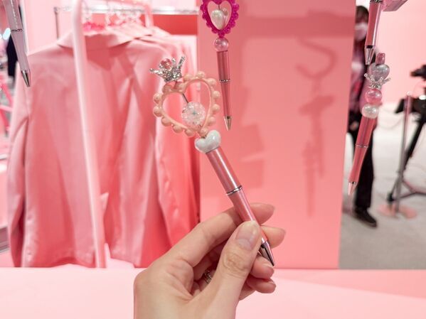 ILLIT・WONHEEが大絶賛！　rom&nd新作「ジューシーフラッシュリップオイル」のおすすめカラーを紹介