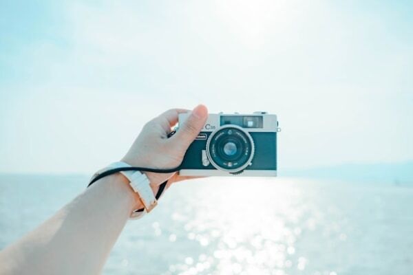 今、人気のカメラメーカーはどこ？　リアルな声をランキングで紹介【アンケート調査】