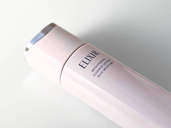 敏感肌でも“つや玉”を超える透明感。エリクシール「ブライトニング ローション ca」で輝き肌の限界値へ