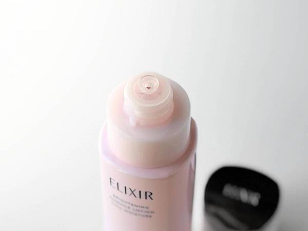 敏感肌でも“つや玉”を超える透明感。エリクシール「ブライトニング ローション ca」で輝き肌の限界値へ