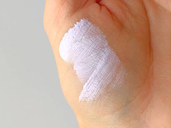 イエベ秋がトライ！　エクセル、KATEの「仕込みコンシーラー」でつくる浮かない白玉肌