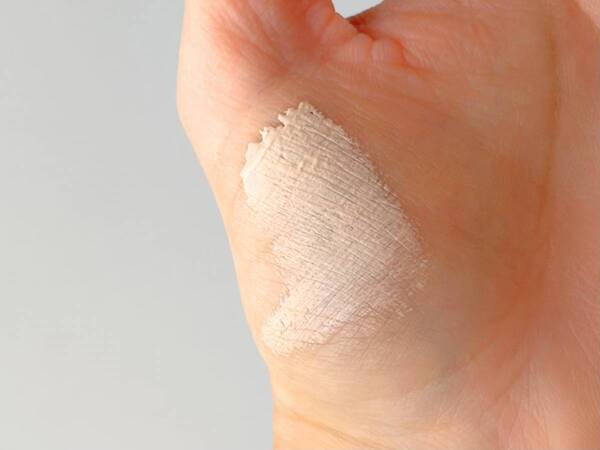 イエベ秋がトライ！　エクセル、KATEの「仕込みコンシーラー」でつくる浮かない白玉肌