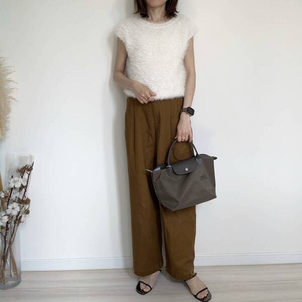 ユニクロのリネンパンツが優秀！　長い夏を快適に過ごす大人の着回し術