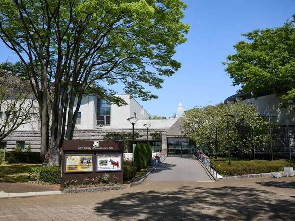 春は東京競馬場を楽しみつくす！　グルメ、グッズ購入、馬とのふれあい……“レースだけじゃない”楽しみ方