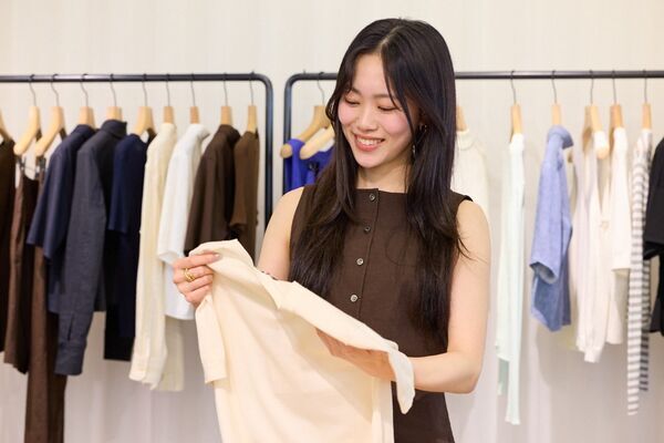 ベーシックで上質な一着が、自信になる。「Theory」のMDが働く女性に届けたい価値