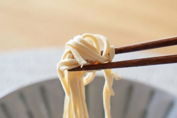 話題の「とうふ麺」がすごい。ヘルシーなのにちゃんと満たされる新感覚麺