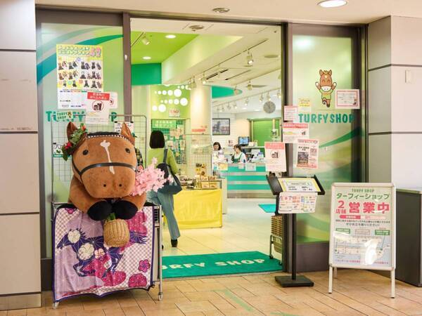 ぬいぐるみから前髪クリップまで！　東京競馬場で買えるおすすめ“ウマ活”グッズ
