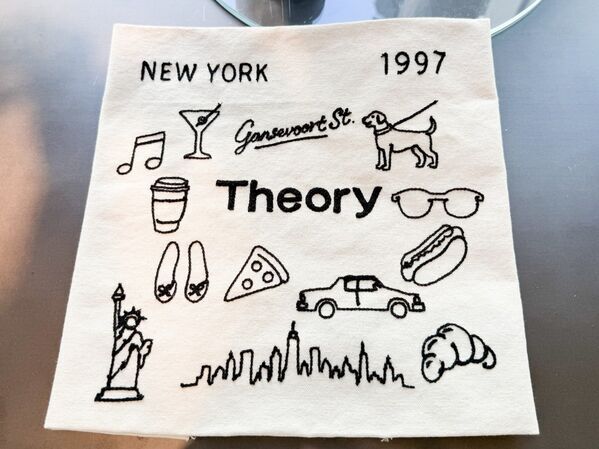 デザインもカラーも選べる刺繍サービスで特別なギフトを。　Theoryが母の日に合わせたイベントを実施