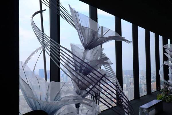 SHIBUYA SKYで天空の花畑をお散歩！　アートフラワーと空が溶け合う没入イベント開催中