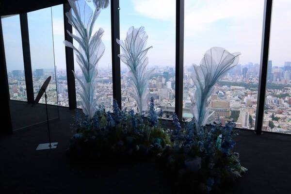 SHIBUYA SKYで天空の花畑をお散歩！　アートフラワーと空が溶け合う没入イベント開催中