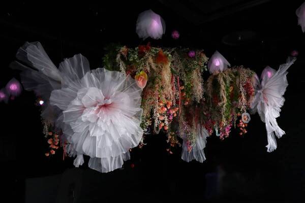 SHIBUYA SKYで天空の花畑をお散歩！　アートフラワーと空が溶け合う没入イベント開催中