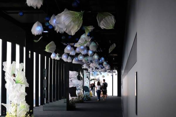 SHIBUYA SKYで天空の花畑をお散歩！　アートフラワーと空が溶け合う没入イベント開催中
