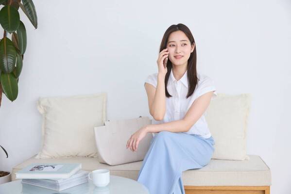 頑張りすぎないのに上品。“できる先輩”がまとう初夏のきれいめコーデ