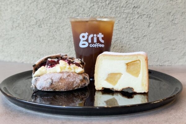 福岡・西新にオープン。チーズケーキやパン、コーヒーのテイクアウト専門店