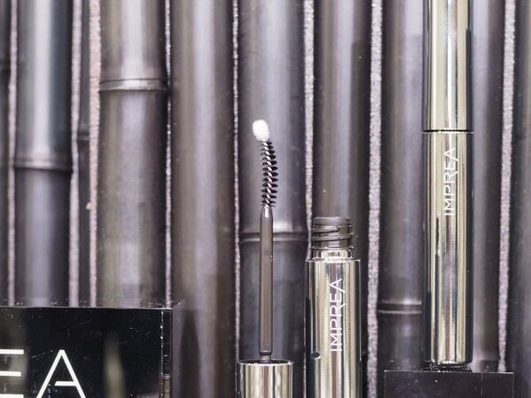 密度も存在感もかなえる理想のまつ毛に。美容室専売コスメ「インプレア」からマスカラ下地としても使えるまつ毛美容液が誕生
