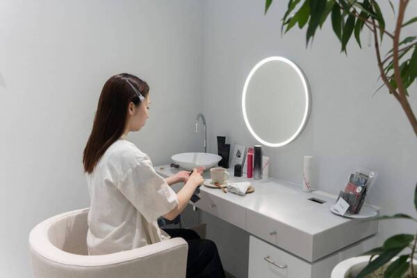 「最近、盛れない……」→顎シュッ、目パチッ！　ポーラで人生初エステを受けたコスメオタクが、まるで別人に!?