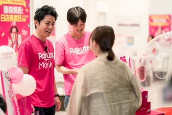 お笑いタレント・藤森慎吾、山梨県にて「楽天モバイル　1日店長」に就任