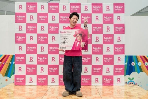 お笑いタレント・藤森慎吾、山梨県にて「楽天モバイル　1日店長」に就任