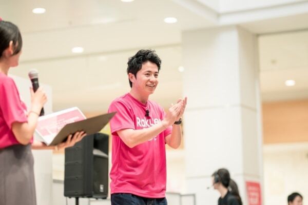 お笑いタレント・藤森慎吾、山梨県にて「楽天モバイル　1日店長」に就任