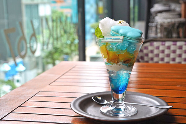 昼と夜で異なるパフェが楽しめる！　「Trip.com×ハイアット セントリック 銀座 東京」のコラボパフェで“夏の旅気分”を味わってみた