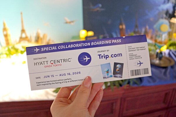 昼と夜で異なるパフェが楽しめる！　「Trip.com×ハイアット セントリック 銀座 東京」のコラボパフェで“夏の旅気分”を味わってみた