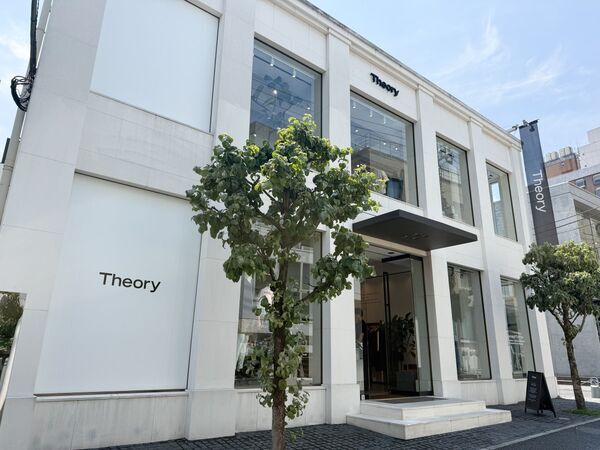 仕事先や旅先で活躍。“世界に一つ”を贈れるTheoryの特別な「父の日ギフト」