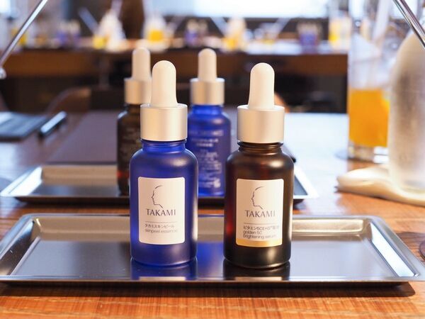 桁違いのビタミンCを配合!?　毛穴、透明感に悩む私がタカミの新作美容液に感動した話