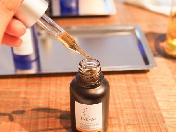 桁違いのビタミンCを配合!?　毛穴、透明感に悩む私がタカミの新作美容液に感動した話