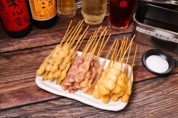 【嘘やろ、1本50円!?】驚愕の圧倒的コスパの屋台居酒屋に新名物が登場
