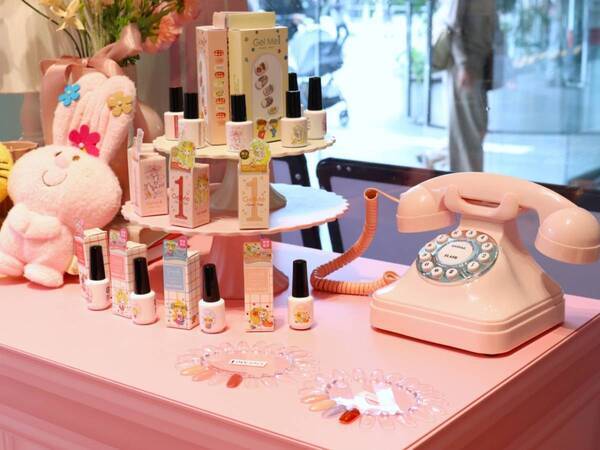 働く女子の手元に“平成レトロ”を。“お手軽かわいいネイル”をかなえる3ブランドが水森亜土コラボ記念POPUPを開催中【ジェルミーワン・ジェルミーペタリー・ジーニッシュマニキュア】