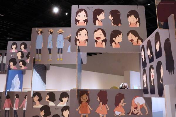 あの夏のきらめきが眩しい……。「時かけ」「おおかみこども」「サマーウォーズ」の世界に没入できる「細田守の原点/展」開催中