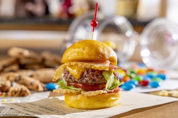 まさにチートデイ。東京・有明のホテルで限定開催の「ギルティーアフタヌーンティー」がすごすぎる