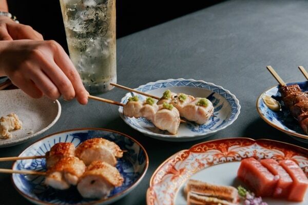 東京・北千住にオープン。焼鳥をハイボールや焼酎と楽しむ隠れ家酒場「調和」
