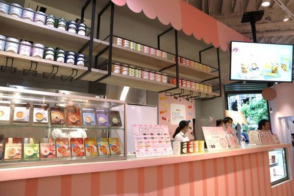 スティックで作るアイスドリンクに癒やされる。「ブレンディ®カフェラトリー®」の無料カフェスタンドが表参道で3日間限定オープン中！