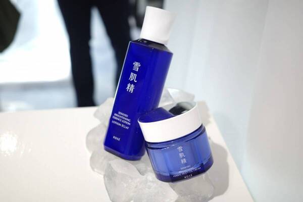 触れた瞬間「気持ちいい～」！　“冷やし雪肌精”で涼感美白を体感。初夏の銀座で「SEKKISEI COOLING LOUNGE」開催中