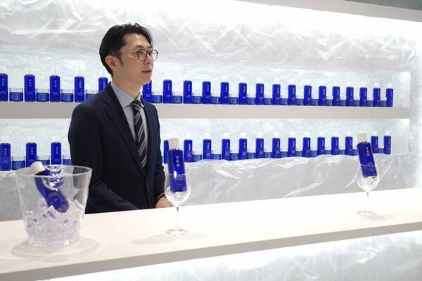 触れた瞬間「気持ちいい～」！　“冷やし雪肌精”で涼感美白を体感。初夏の銀座で「SEKKISEI COOLING LOUNGE」開催中