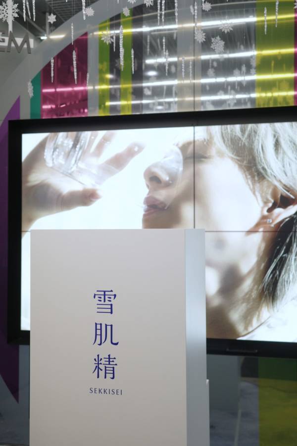 触れた瞬間「気持ちいい～」！　“冷やし雪肌精”で涼感美白を体感。初夏の銀座で「SEKKISEI COOLING LOUNGE」開催中
