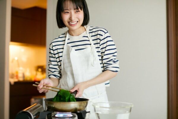 料理家・長谷川あかりが『Quick Japan』表紙に登場！　50ページの大特集。SP対談に野木亜紀子・黒木華、エッセイマンガを谷口菜津子が描き下ろし