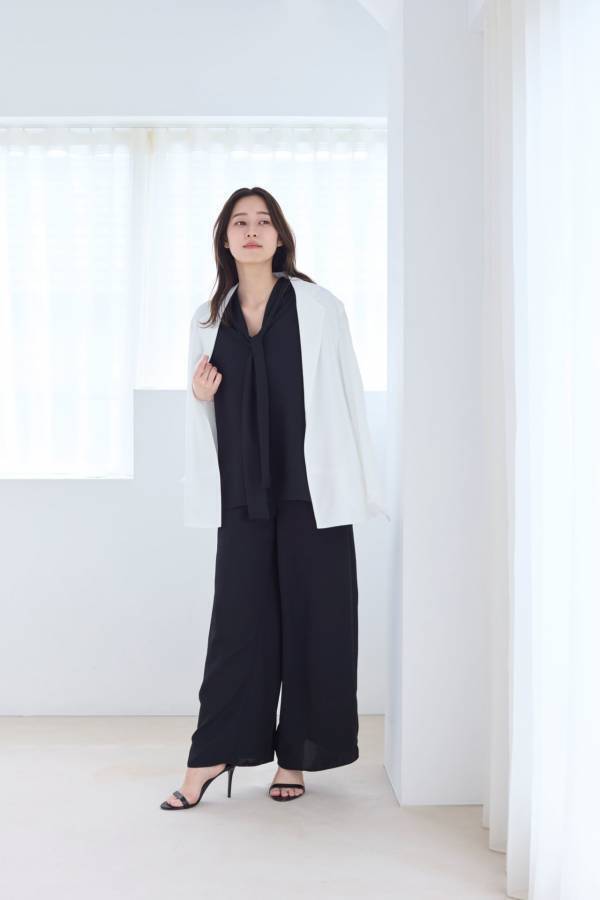 酷暑を乗り切る通勤服。きれい見えと涼しさを両立する優秀アイテム3つ