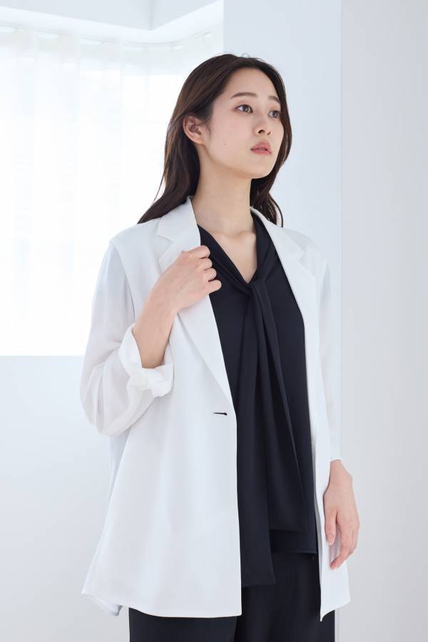 酷暑を乗り切る通勤服。きれい見えと涼しさを両立する優秀アイテム3つ