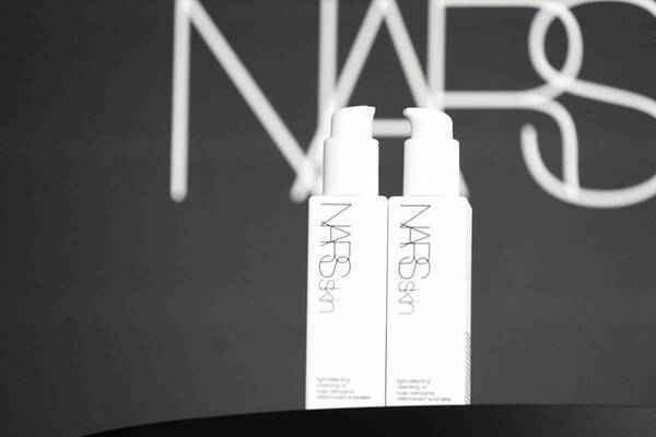 志尊淳がNARSの新作朝クレンジングを体感！　「水を500～750ml飲む」毎朝のルーティーンも明かす