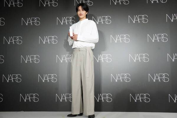 志尊淳がNARSの新作朝クレンジングを体感！　「水を500～750ml飲む」毎朝のルーティーンも明かす