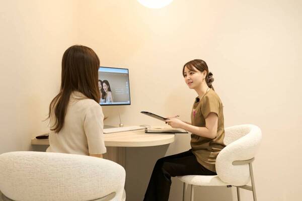 【夏までに垢抜けたい人必見】アラサー編集部員が美容クリニックに駆け込んだ結果……肌診断で突きつけられた現実