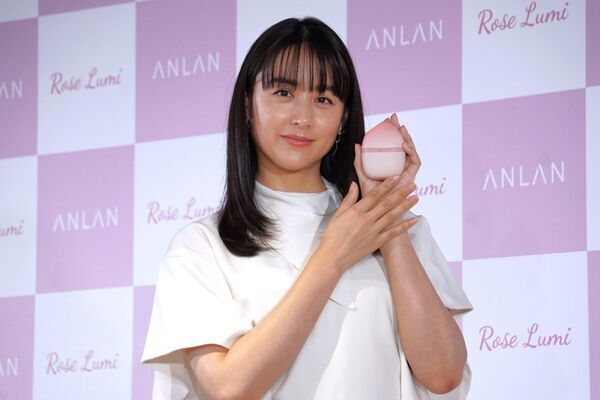 “美顔器あるある”「続かない」を解消!?　山本美月がANLAN新作美顔器をおすすめする理由