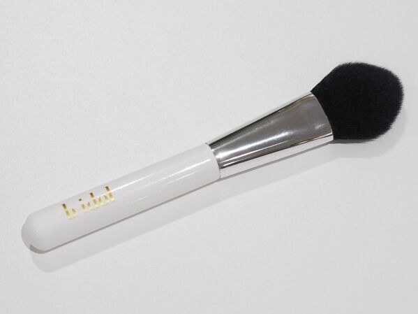 プチプラコスメをパトロール！　キャンメイクのバズパウダーから隠れた名品まで。コスメオタクがハマっている旬コスメ22選