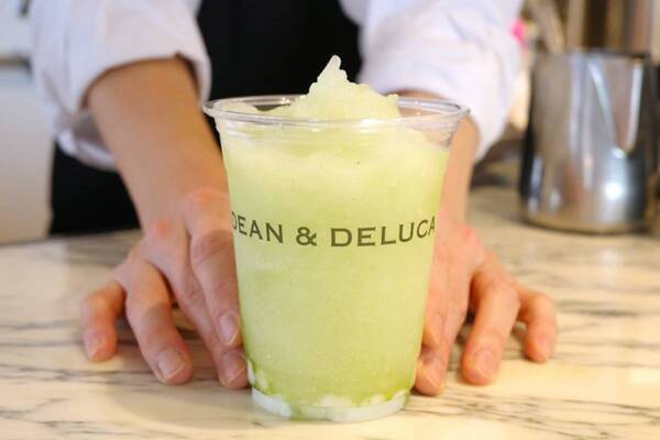 この夏、何度も飲みたい！　DEAN & DELUCAの限定シャインマスカットフラッペ“おいしさの秘密”を聞いてきた