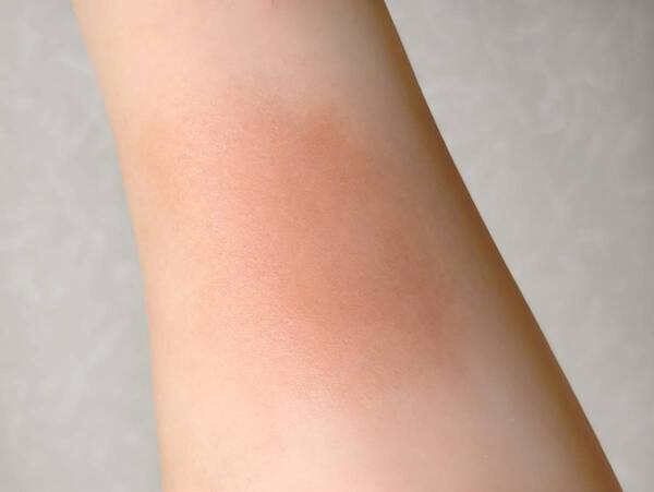 アラサーの肌色にマッチ。RMK「ピュア コンプレクション ブラッシュ」の熟したオレンジで彩るじゅわっとチーク